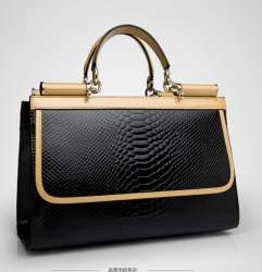 Snake Pattern Retro Ladies Handbag With Strape. Black Color. Stock In Za