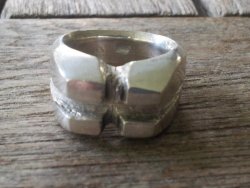 Solid Silver Knuckleduster Ring. Cross Desgin. 20.4 Grammes. Chunky Comfort Fit.