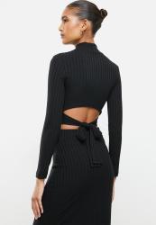 Slinky Rib Knit Crop Top With Cut Out - Black