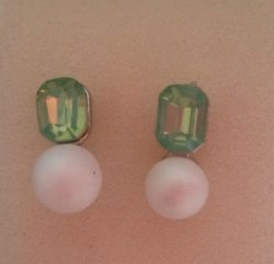 Very Cute Green And Pearl - Earrings
